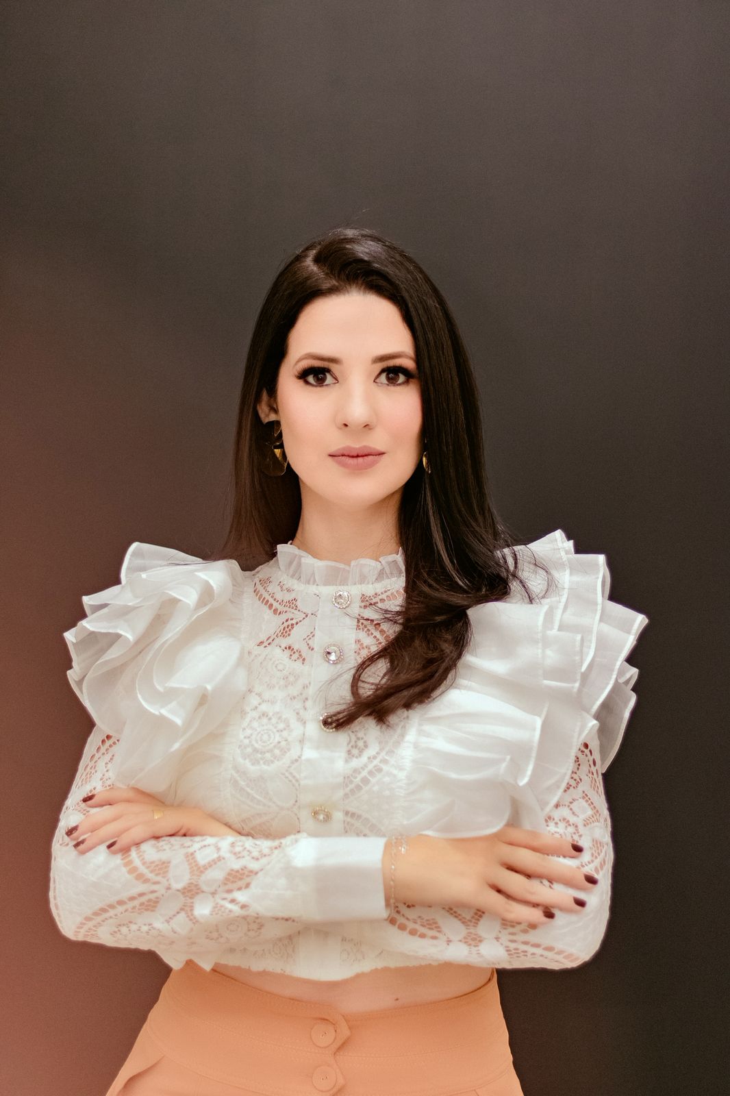 Retrato institucional de Dra. Anna Paula Matos Roos Voinaroski
